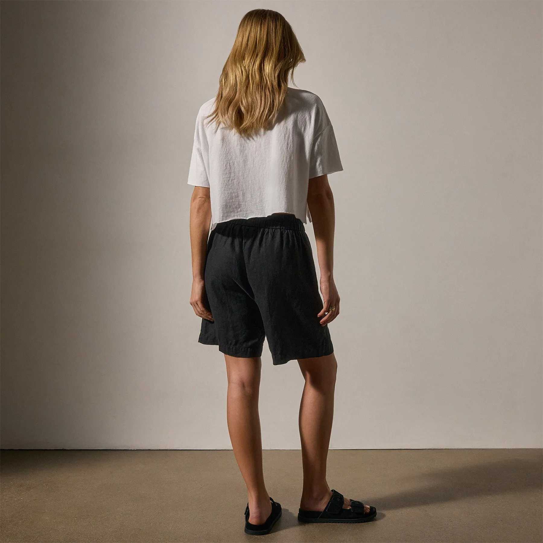Lightweight Linen Bermuda Short - Black