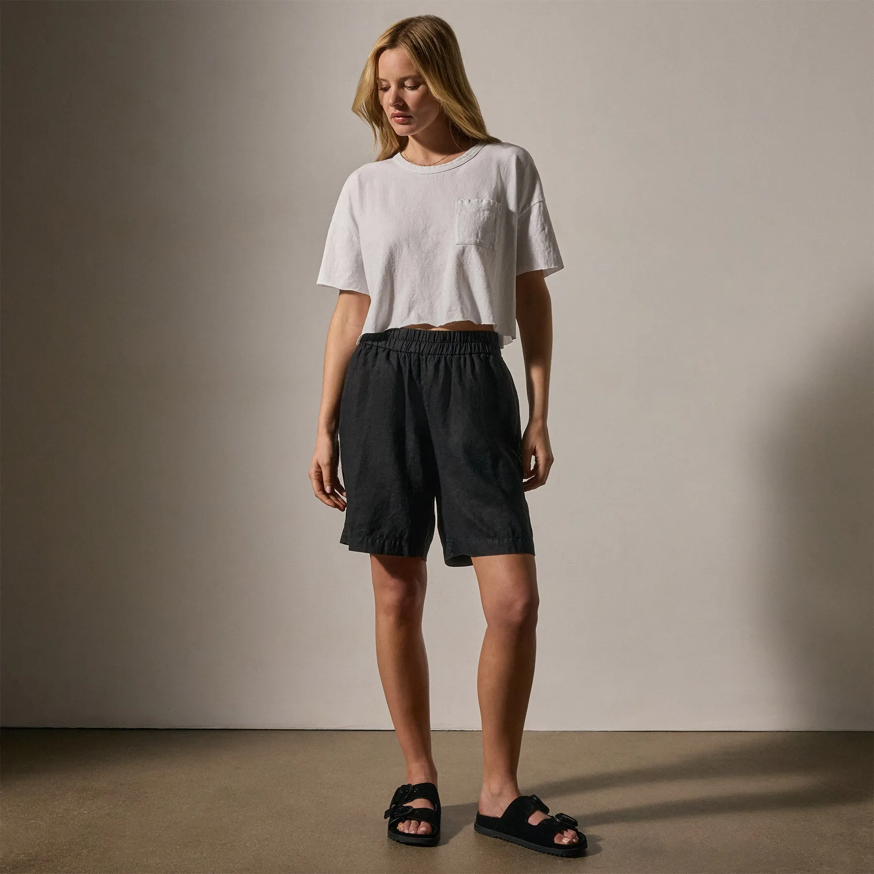 Lightweight Linen Bermuda Short - Black
