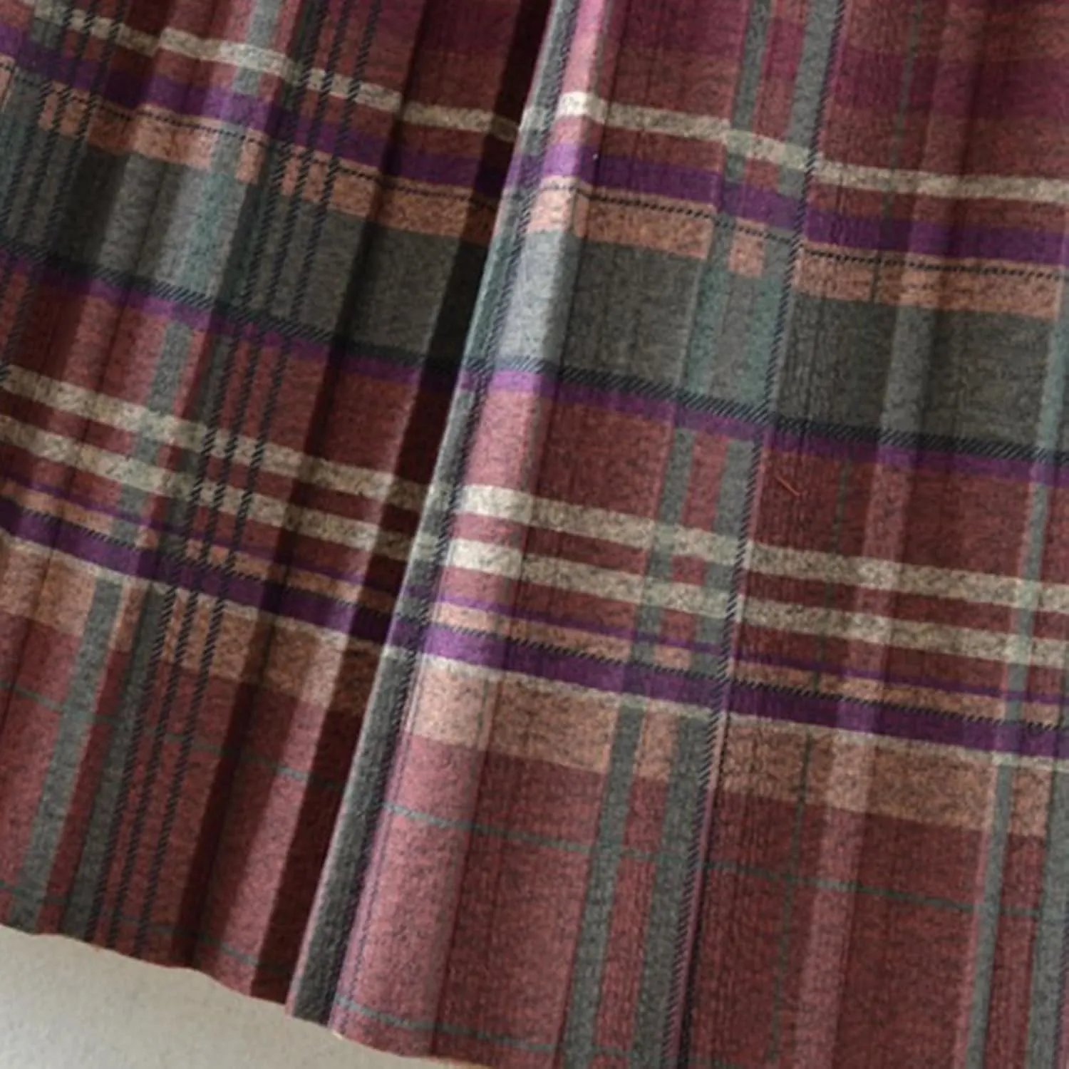 Plaid Skirt for Womens 2025 Fashion Vintage High Waist Pleated Midi Skirts Casual Comfy Soft Knee Length Swing Skirt