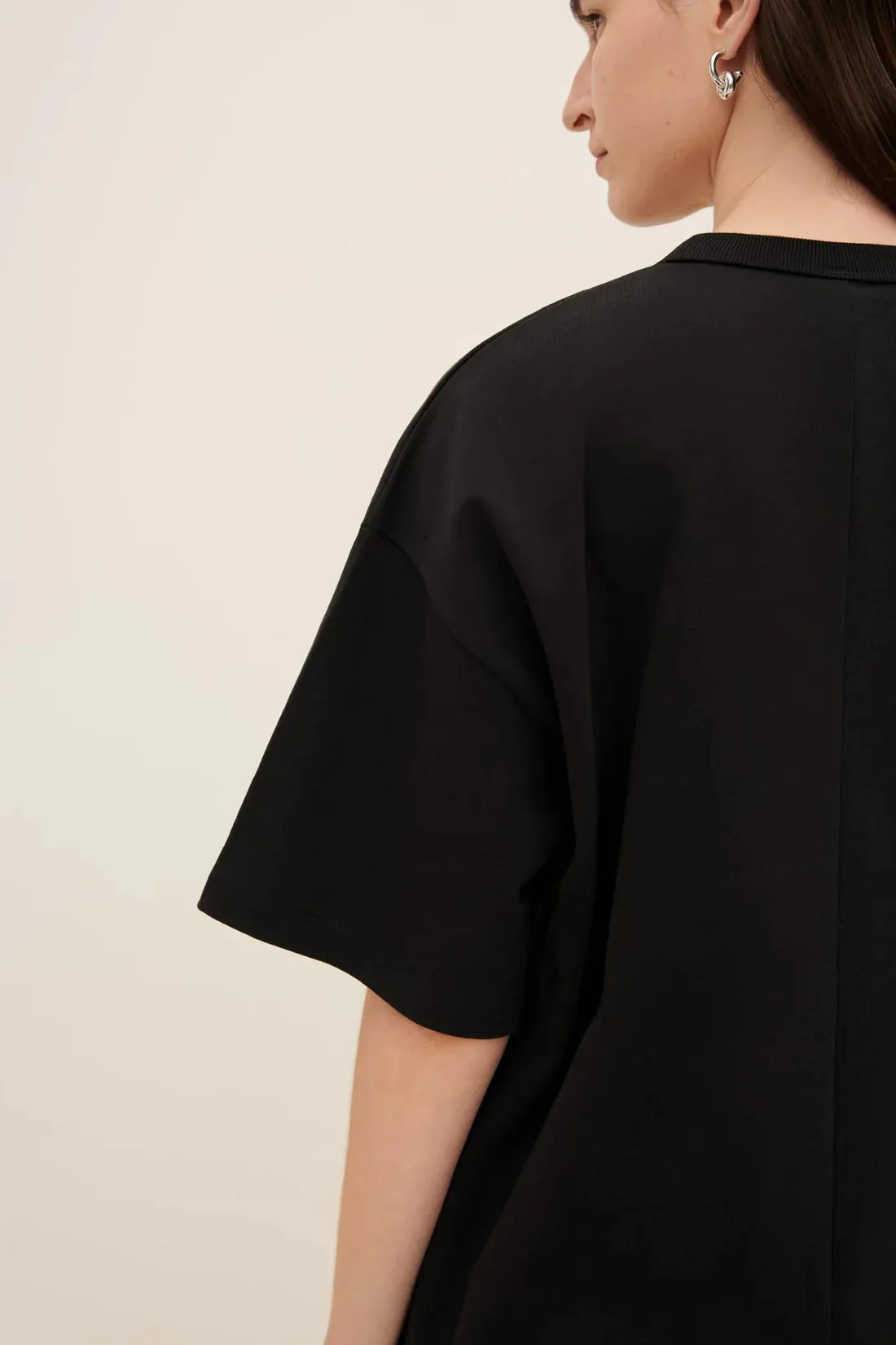 The Symmetry Tee in Black | Kowtow